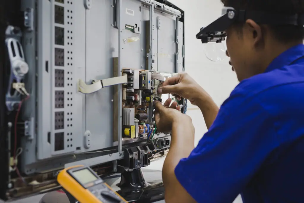 صيانة وتصليح الشاشات